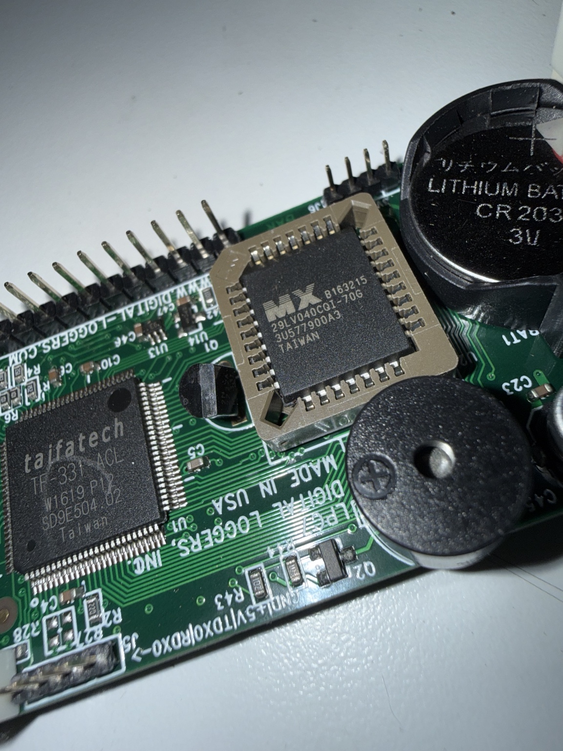 MX29LV040CQI-70G visible in its PLCC32 socket adjacent to the CR2032.